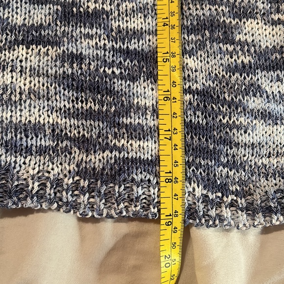 NWT Ocean Eyes V-neck Sweater size Medium -blue - Picture 9 of 10